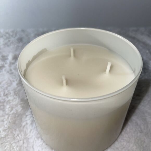 Bath & Body Works TIS THE SEASON 3-Wick Scented Holiday Candle Soy Wax 14.5oz - Picture 4 of 6